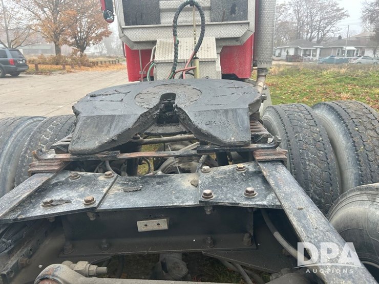 1999-peterbilt-379-image-33