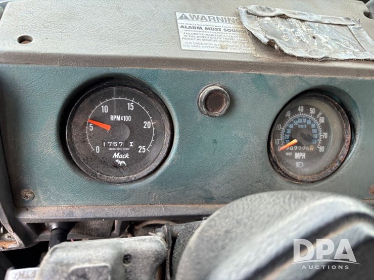 1986-mack-rd686-image-65