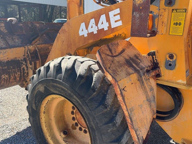 john-deere-444-image-11