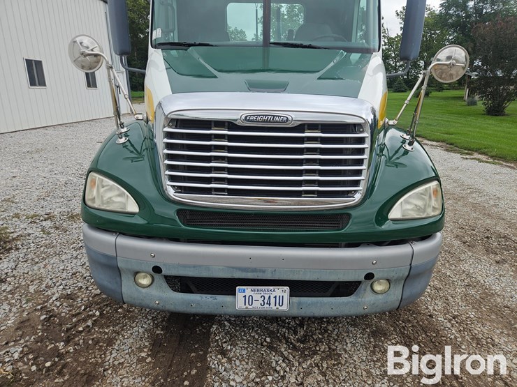 2009-freightliner-columbia-112-image-11