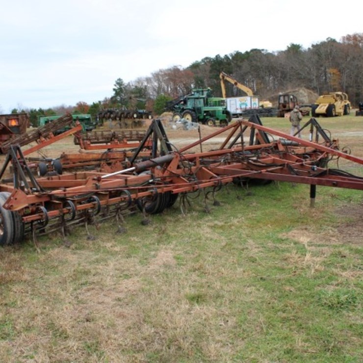 UNVERFERTH MOD 615 SN 930010 S TINE CULTIVATOR TRIPLE BASKETS RER VAC UNVER