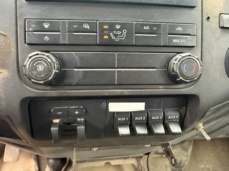 2012-ford-f550-image-32