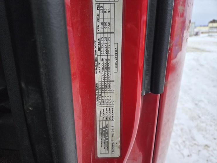 2017-peterbilt-579-image-95