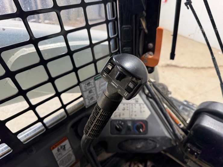 2022-bobcat-t770-image-26