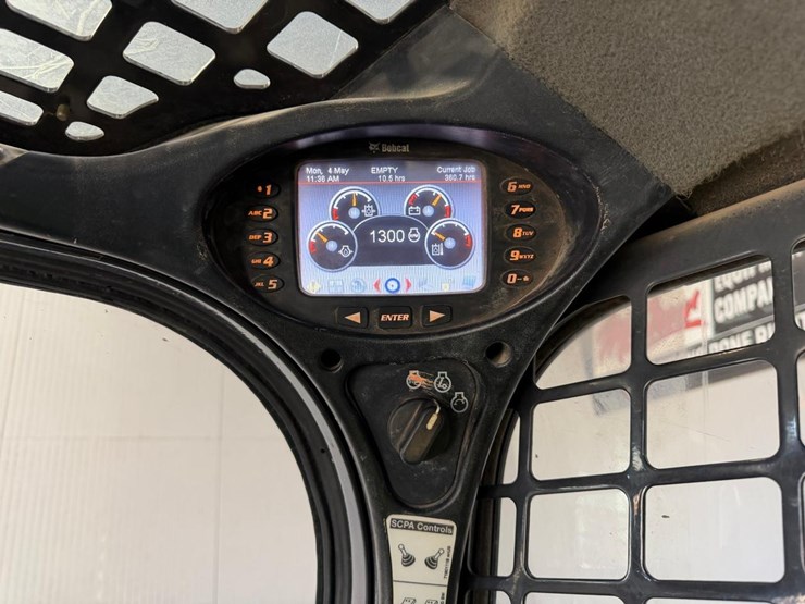 2014-bobcat-s850-image-25