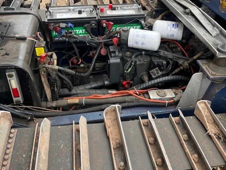 #402-•-1999-bombardier-br180-snow-groomer-(superior,-wi)-image-4