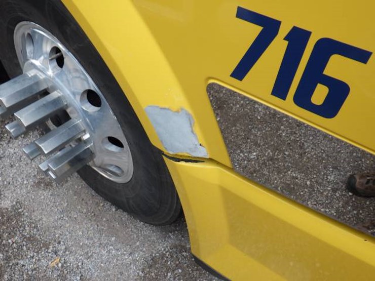 2017-volvo-vnl780-image-4