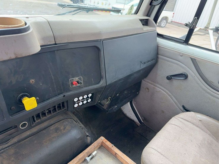 1997-international-4900-image-37