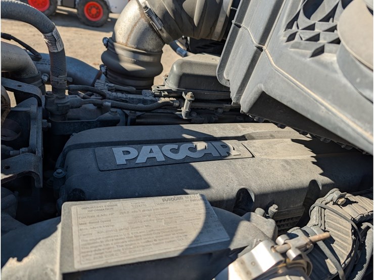 2020-kenworth-t680-image-21