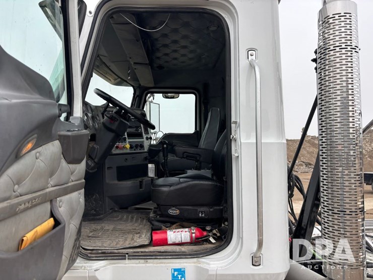 2017-mack-pinnacle-chu613-image-68