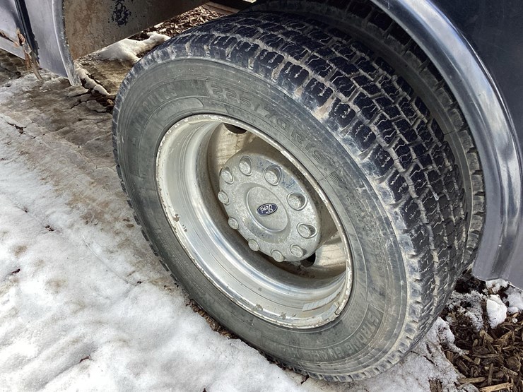 2015-ford-f550-image-23