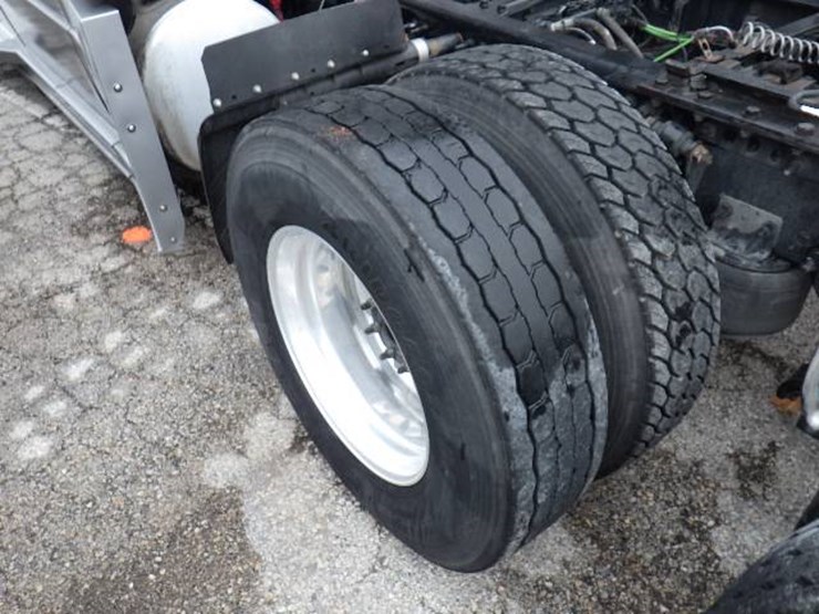 freightliner-cascadia-126-image-21