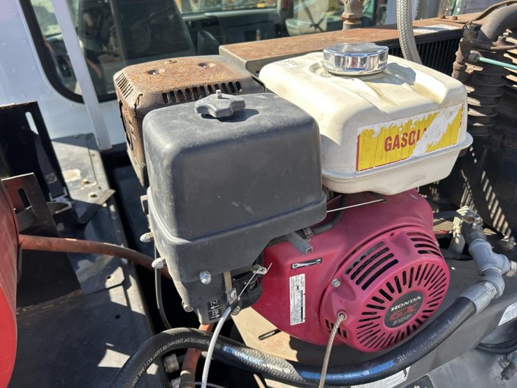 2017-peterbilt-337-image-57