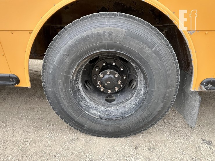 2015-thomas-saf-t-liner-c2-image-9