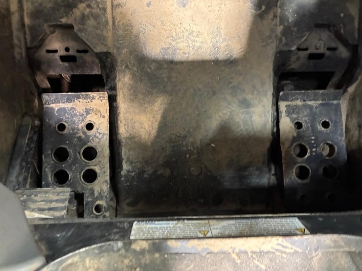 2023-bobcat-t770-image-33