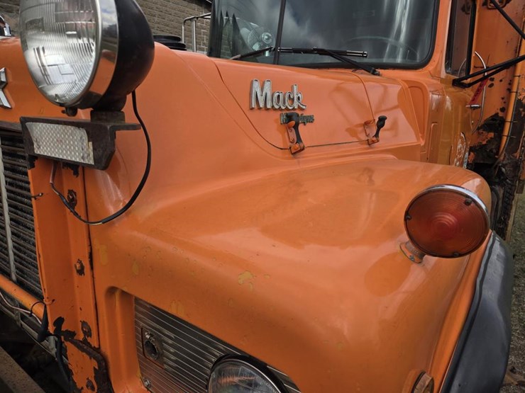 mack-rd690s-image-20