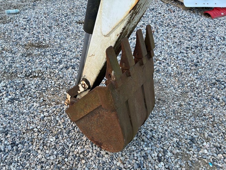 bobcat-811-skid-steer-backhoe-attachment-image-9