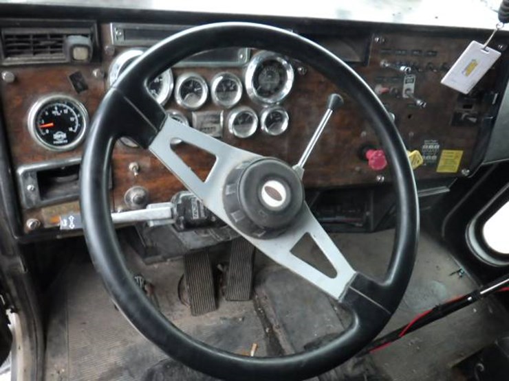 1994-peterbilt-378-image-18