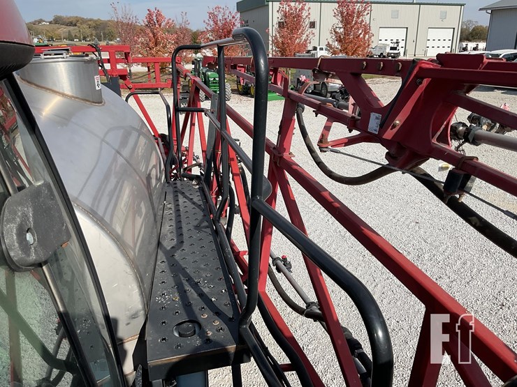 case-ih-patriot-3330-image-42