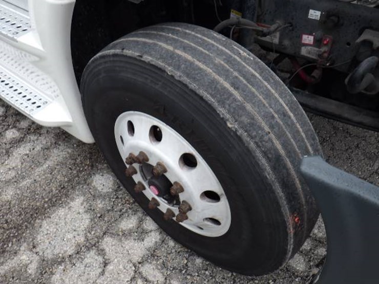 freightliner-cascadia-125-image-29