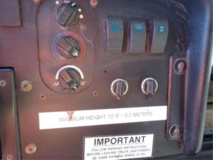 2015-freightliner-mt55-image-21