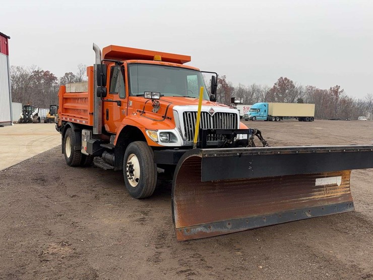 2004-international-7400-image-2