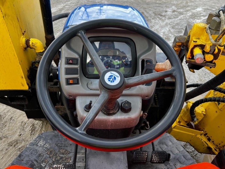 new-holland-tn70a-image-26
