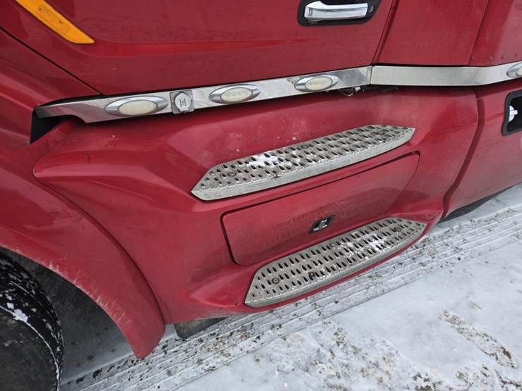 2017-peterbilt-579-image-13