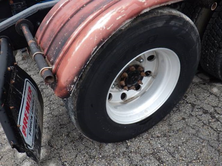 freightliner-cascadia-126-image-10