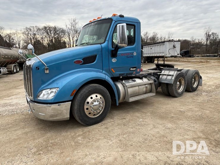 peterbilt-579-image-17