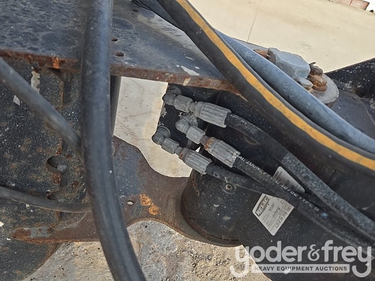 2014-jlg-800aj-image-40