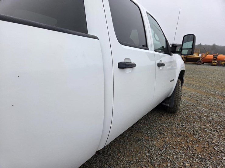 2011-gmc-2500-image-19