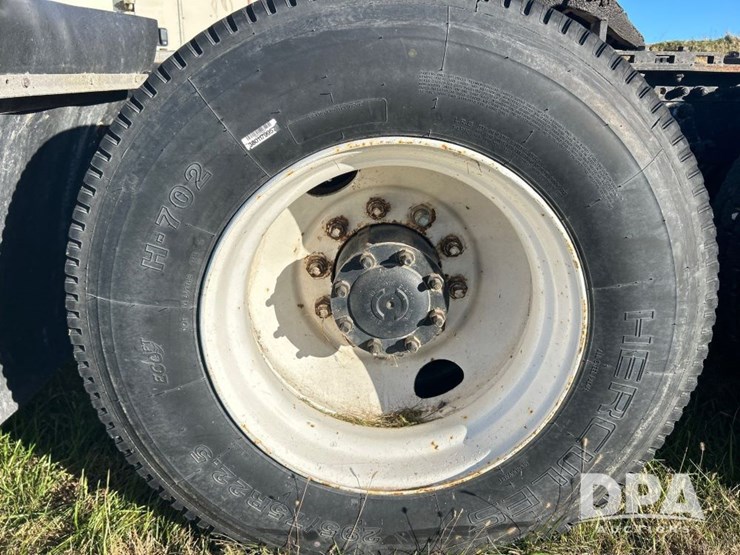 1996-freightliner-fld120-image-31