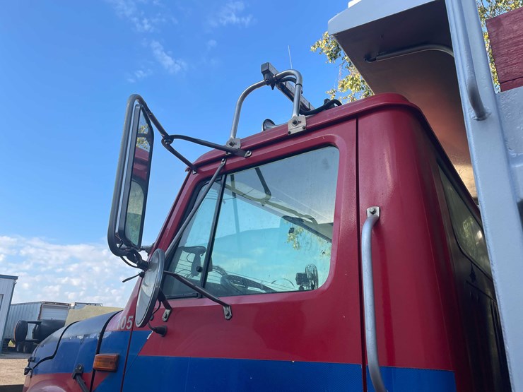 international-4900-image-13