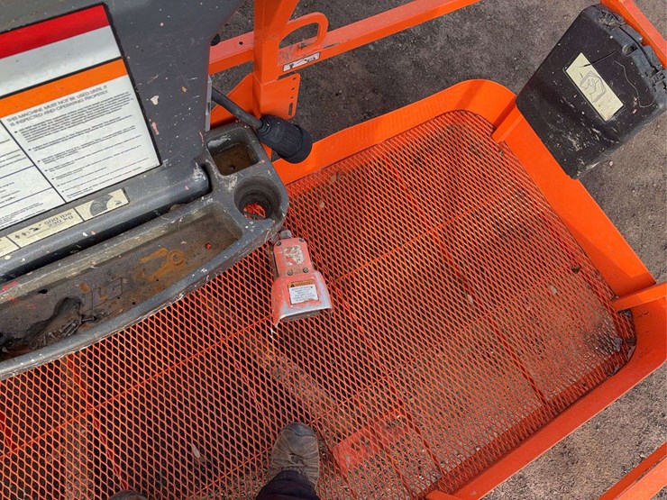 2013-jlg-660sj-image-24