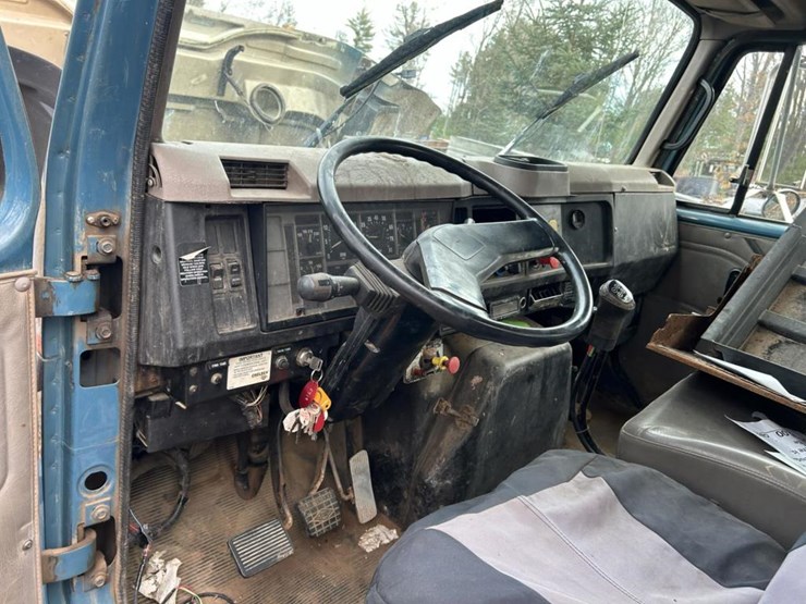 international-4700-image-43