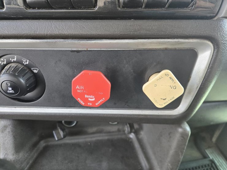 2013-kenworth-t660-image-50