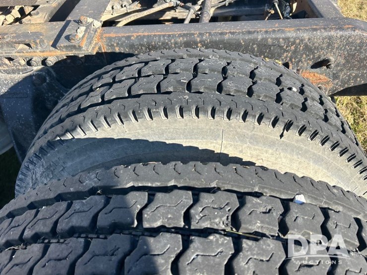 1996-freightliner-fld120-image-33