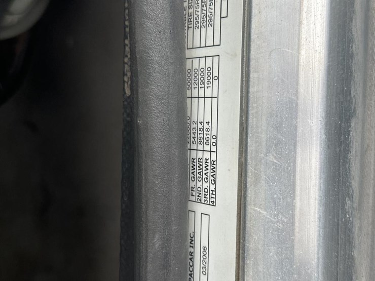 2007-peterbilt-385-image-68