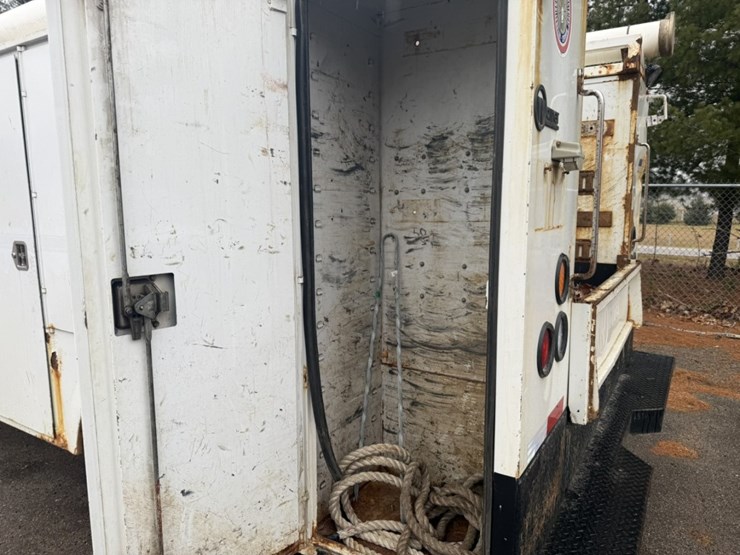 #1840-•-2013-ram-5500-4x4-service-truck-image-19