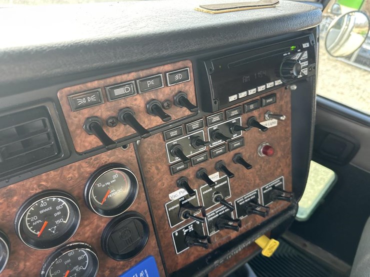 2005-kenworth-t800-image-62