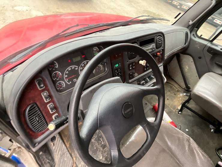 freightliner-m2-106-image-18