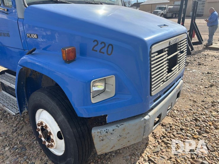 freightliner-fl106-image-47