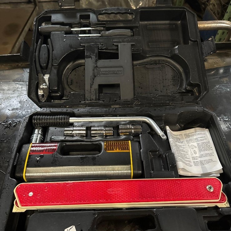 Michelin Co Emergency Roadside Kit