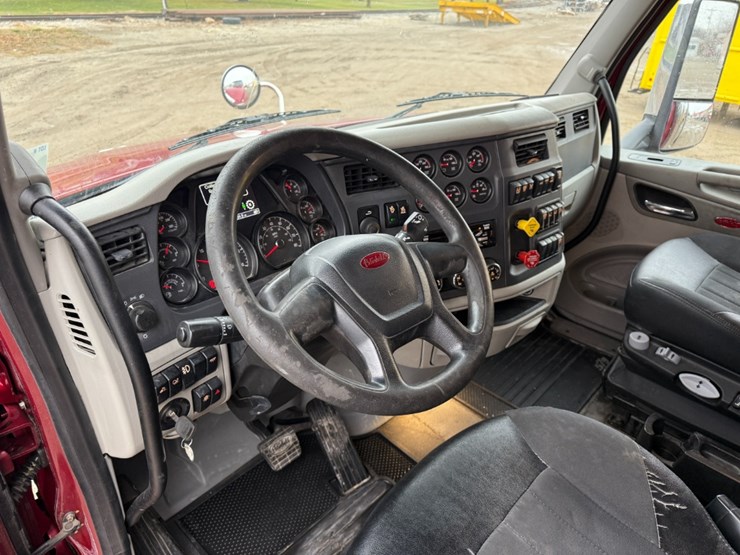 2020-peterbilt-579-image-22