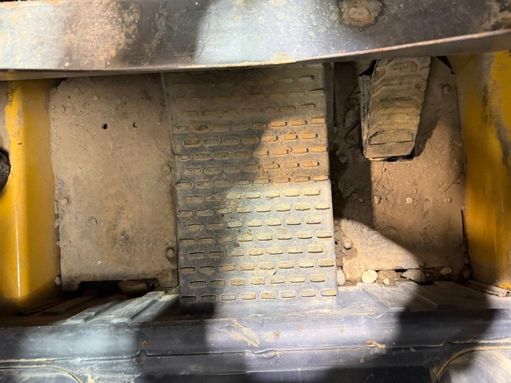 2021-deere-317g-image-28