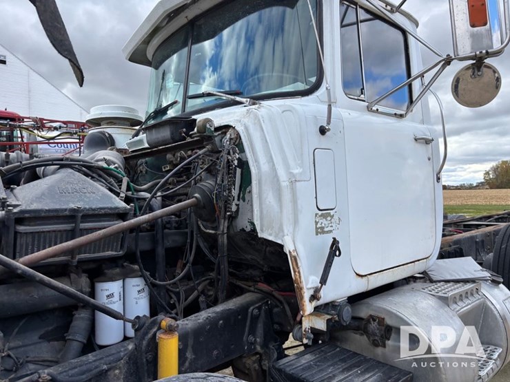 1986-mack-rd686-image-33