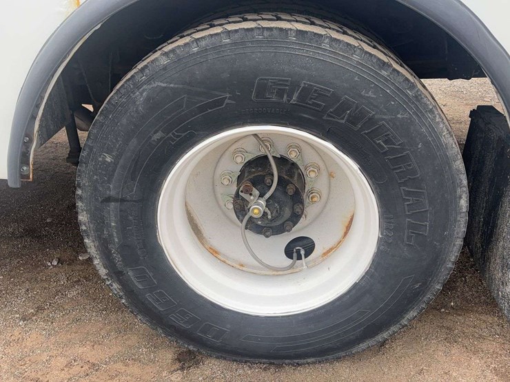 1999-freightliner-fl70-image-6