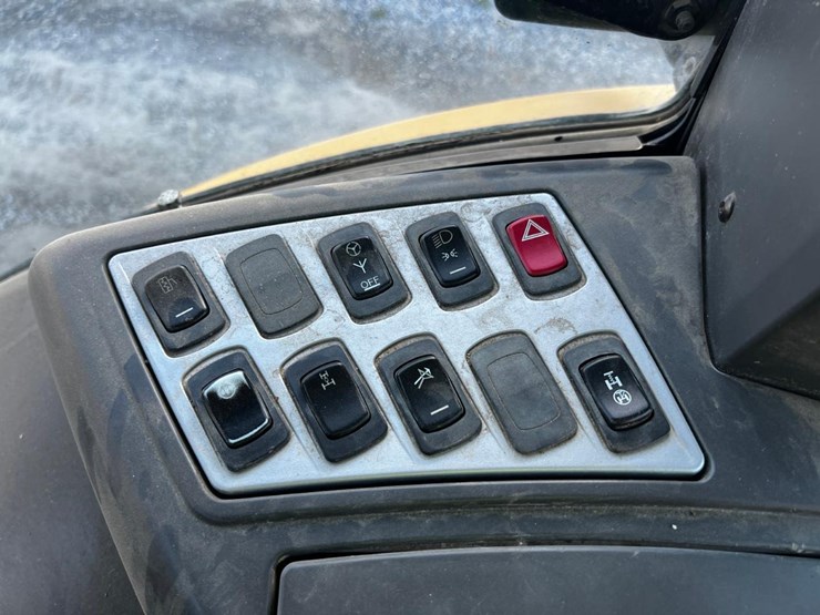 2011-challenger-mt675c-image-29