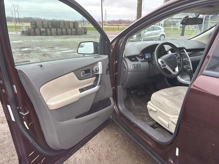 2012-ford-edge-image-12